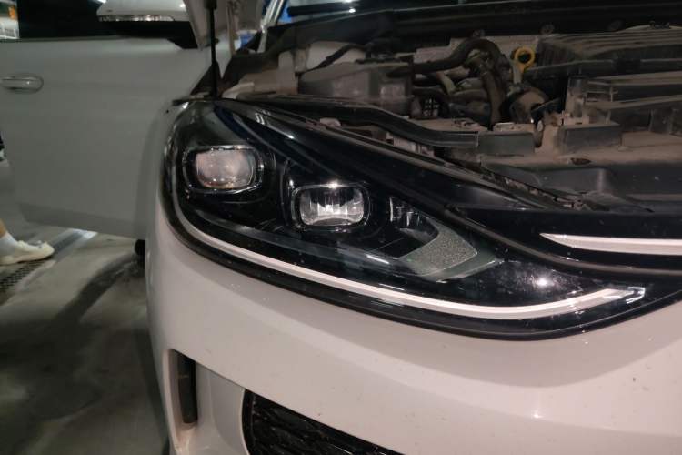 Used Volkswagen Lamando 2023 Lavida L 280TSI DSG Cool & Spicy Edition Right Front Headlight