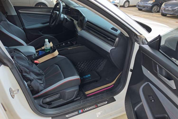 Used Volkswagen Lamando 2023 Lavida L 280TSI DSG Cool & Spicy Edition Right Front Seat