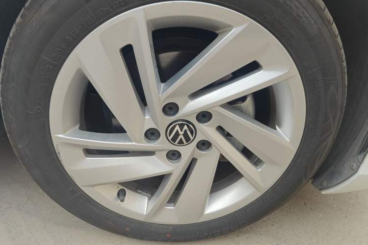 Used Volkswagen Lamando 2023 Lavida L 280TSI DSG Spicy Edition Right Front Wheel Hub