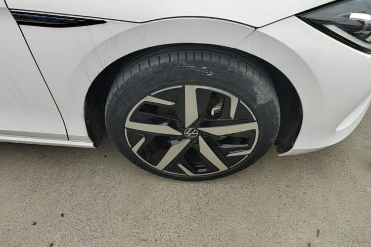 Used Volkswagen Lamando 2023 Lavida L 280TSI DSG Cool & Spicy Edition Right Front Wheel Hub