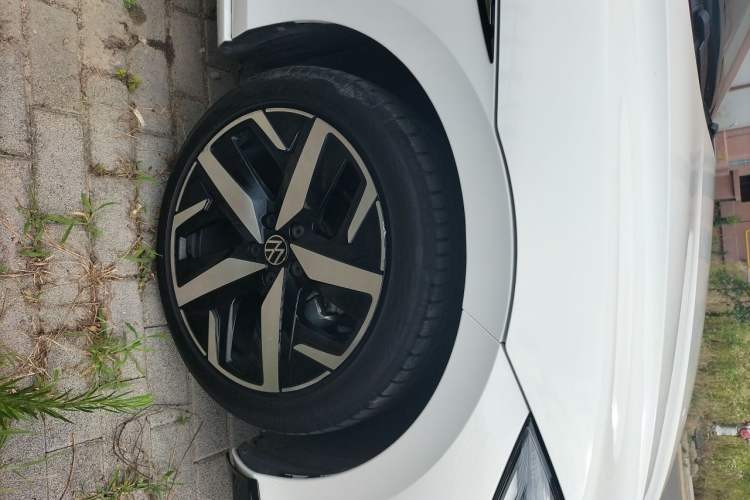Used Volkswagen Lamando 2023 Lavida L 280TSI DSG Cool & Spicy Edition Right Front Wheel Hub