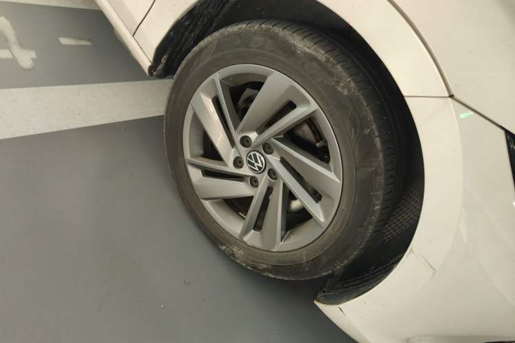 Used Volkswagen Lamando 2023 Lavida L 280TSI DSG Spicy Edition Right Front Wheel Hub