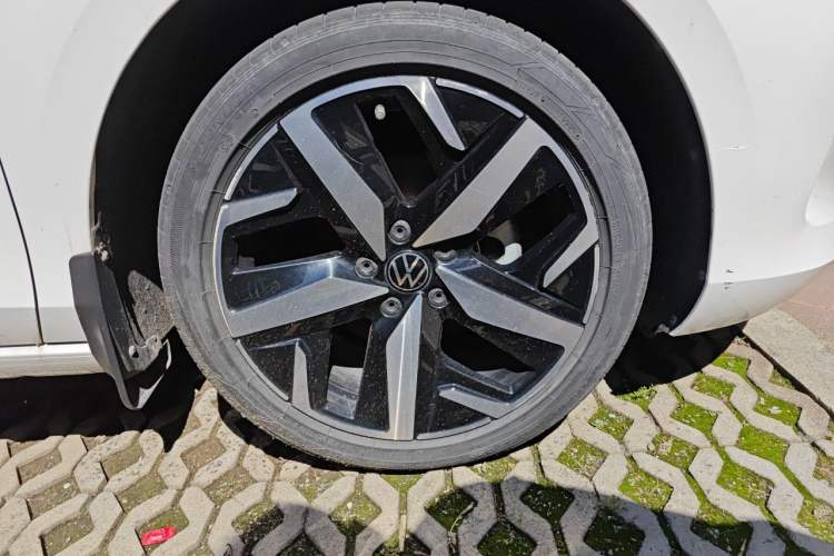 Used Volkswagen Lamando 2023 Lavida L 280TSI DSG Cool & Spicy Edition Right Front Wheel Hub