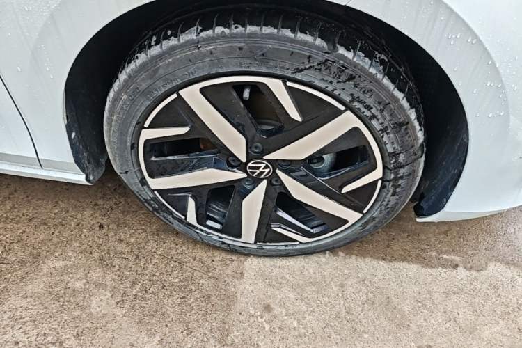 Used Volkswagen Lamando 2023 Lavida L 280TSI DSG Cool & Spicy Edition Right Front Wheel Hub