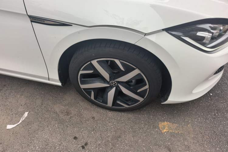 Used Volkswagen Lamando 2023 Lavida L 280TSI DSG Cool & Spicy Edition Right Front Wheel Hub