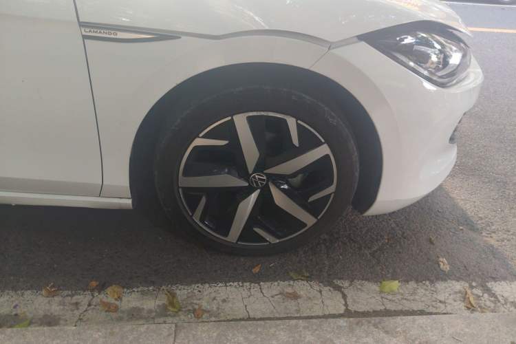 Used Volkswagen Lamando 2023 Lavida L 280TSI DSG Cool & Spicy Edition Right Front Wheel Hub