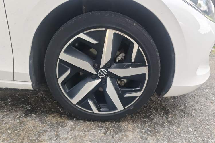 Used Volkswagen Lamando 2023 Lavida L 280TSI DSG Cool & Spicy Edition Right Front Wheel Hub