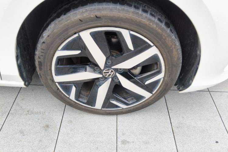 Used Volkswagen Lamando 2023 Lavida L 280TSI DSG Cool & Spicy Edition Right Front Wheel Hub