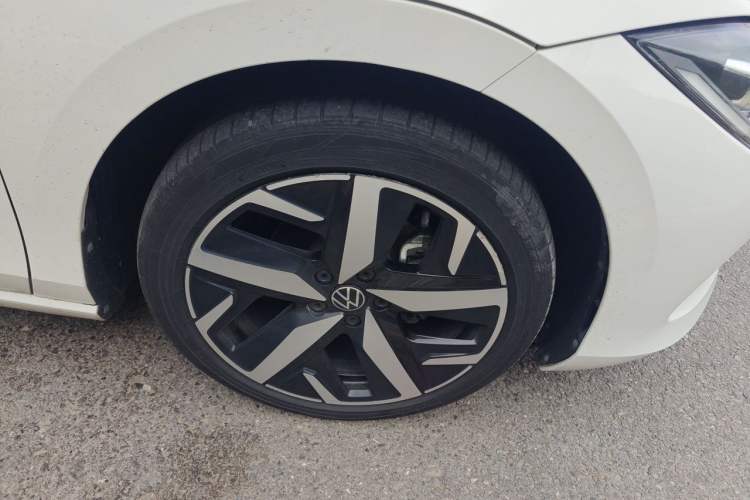 Used Volkswagen Lamando 2023 Lavida L 280TSI DSG Cool & Spicy Edition Right Front Wheel Hub