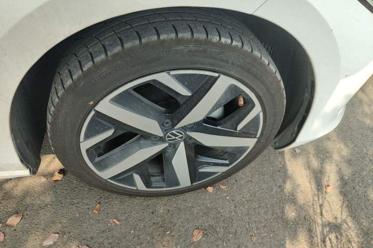 Used Volkswagen Lamando 2023 Lavida L 280TSI DSG Cool & Spicy Edition Right Front Wheel Hub