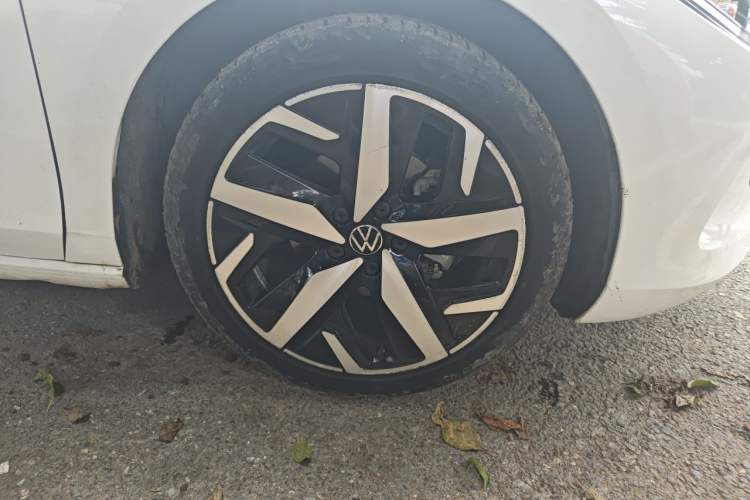 Used Volkswagen Lamando 2023 Lavida L 280TSI DSG Cool & Spicy Edition Right Front Wheel Hub