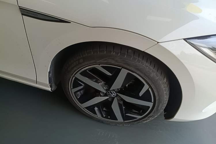 Used Volkswagen Lamando 2023 Lavida L 280TSI DSG Cool & Spicy Edition Right Front Wheel Hub