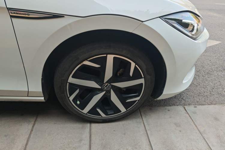 Used Volkswagen Lamando 2023 Lavida L 280TSI DSG Cool & Spicy Edition Right Front Wheel Hub