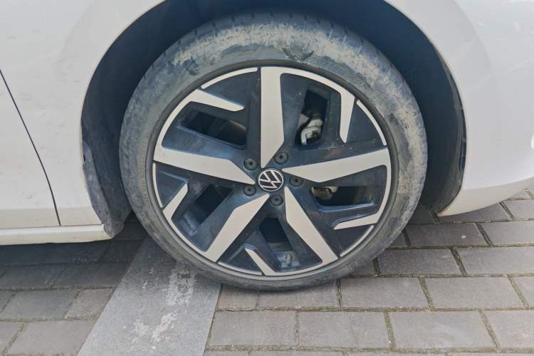 Used Volkswagen Lamando 2023 Lavida L 280TSI DSG Cool & Spicy Edition Right Front Wheel Hub