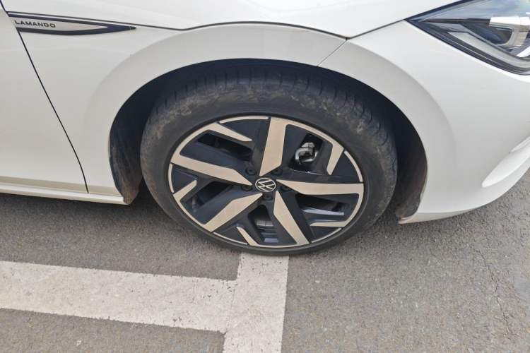 Used Volkswagen Lamando 2023 Lavida L 280TSI DSG Cool & Spicy Edition Right Front Wheel Hub