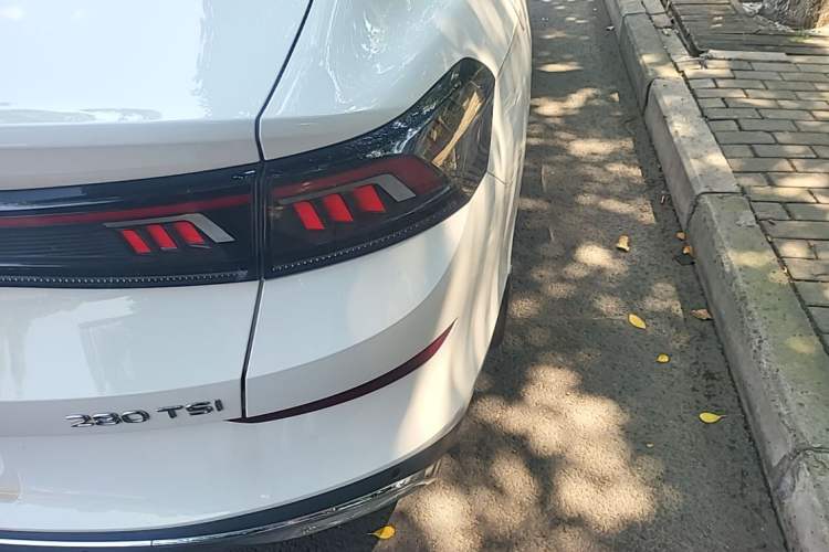 Used Volkswagen Lamando 2023 Lavida L 280TSI DSG Cool & Spicy Edition Right Rear Taillight