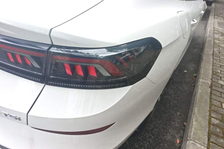 Used Volkswagen Lamando 2023 Lavida L 280TSI DSG Cool & Spicy Edition Right Rear Taillight