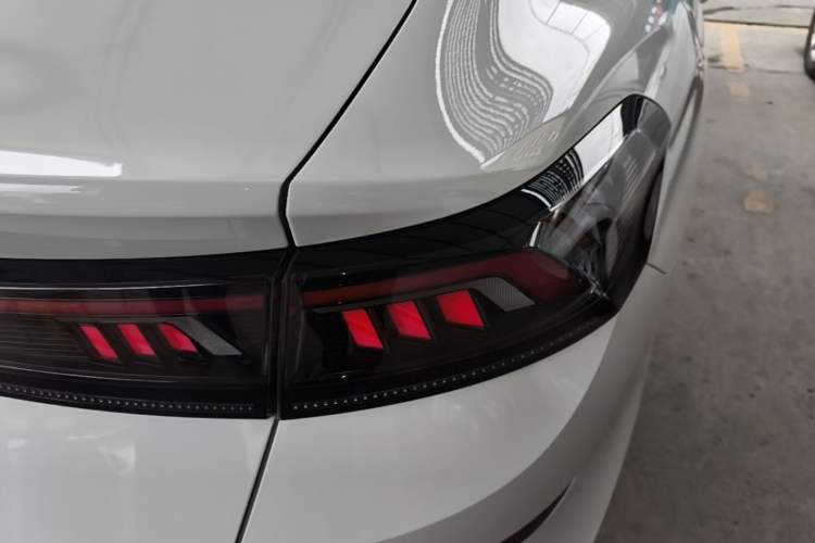 Used Volkswagen Lamando 2023 Lavida L 280TSI DSG Spicy Edition Right Rear Taillight