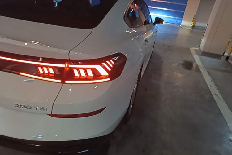 Used Volkswagen Lamando 2023 Lavida L 280TSI DSG Spicy Edition Right Rear Taillight