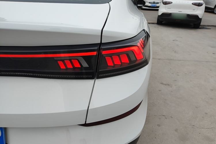Used Volkswagen Lamando 2023 Lavida L 280TSI DSG Cool & Spicy Edition Right Rear Taillight