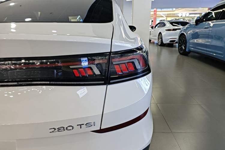 Used Volkswagen Lamando 2023 Lavida L 280TSI DSG Cool & Spicy Edition Right Rear Taillight
