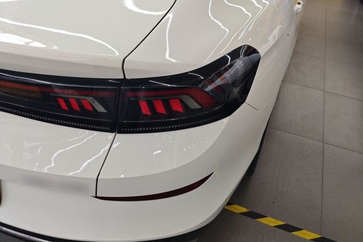 Used Volkswagen Lamando 2023 Lavida L 280TSI DSG Cool & Spicy Edition Right Rear Taillight