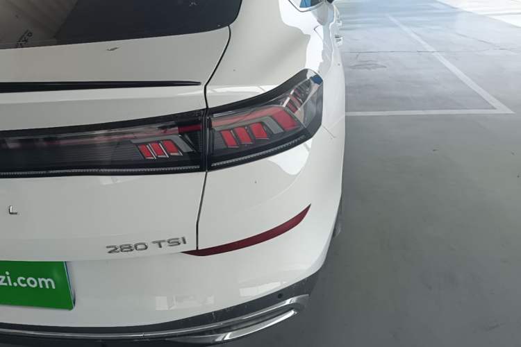 Used Volkswagen Lamando 2023 Lavida L 280TSI DSG Cool & Spicy Edition Right Rear Taillight