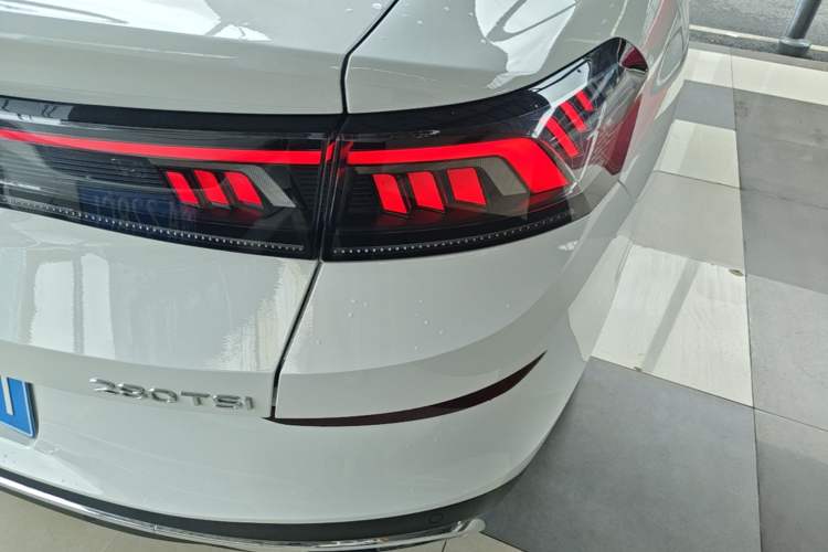 Used Volkswagen Lamando 2023 Lavida L 280TSI DSG Cool & Spicy Edition Right Rear Taillight