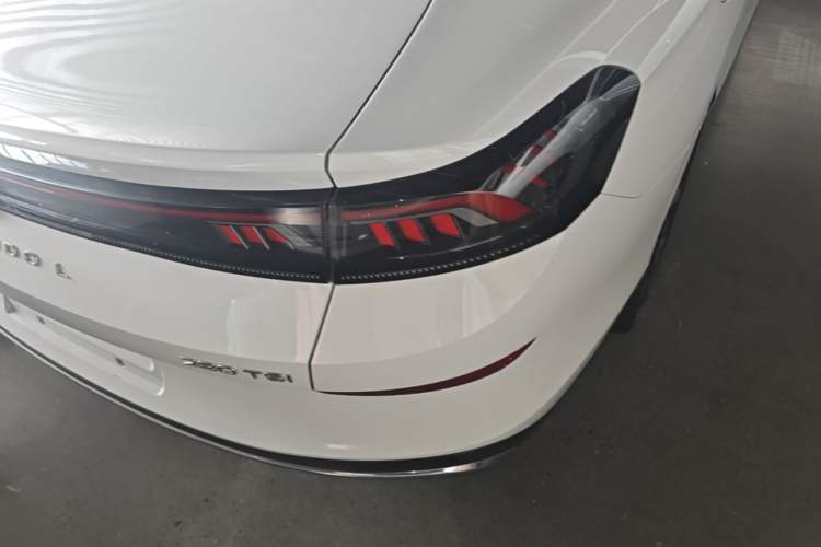 Used Volkswagen Lamando 2023 Lavida L 280TSI DSG Cool & Spicy Edition Right Rear Taillight