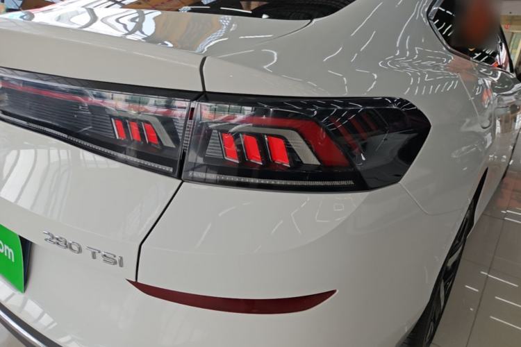 Used Volkswagen Lamando 2023 Lavida L 280TSI DSG Cool & Spicy Edition Right Rear Taillight