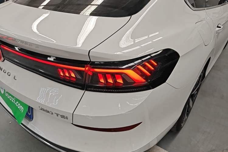 Used Volkswagen Lamando 2023 Lavida L 280TSI DSG Cool & Spicy Edition Right Rear Taillight