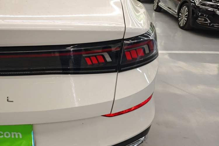 Used Volkswagen Lamando 2023 Lavida L 280TSI DSG Cool & Spicy Edition Right Rear Taillight