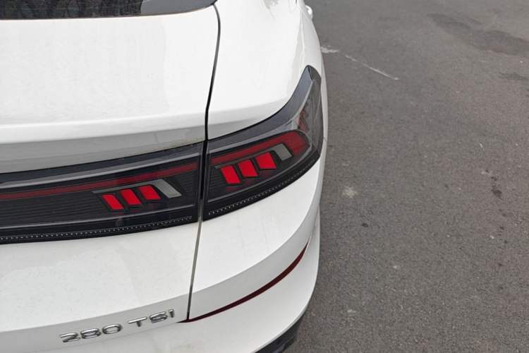 Used Volkswagen Lamando 2023 Lavida L 280TSI DSG Spicy Edition Right Rear Taillight