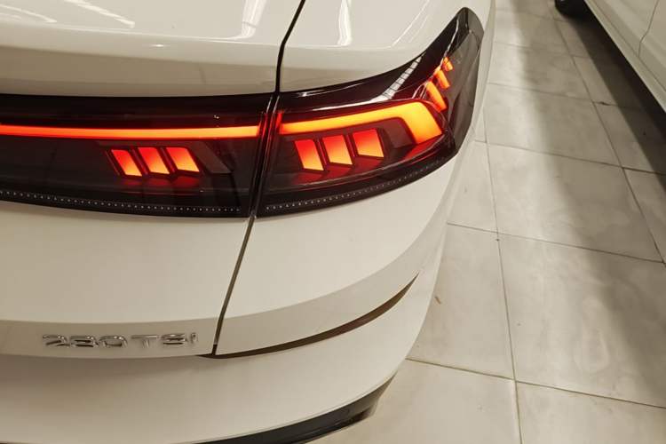 Used Volkswagen Lamando 2023 Lavida L 280TSI DSG Spicy Edition Right Rear Taillight