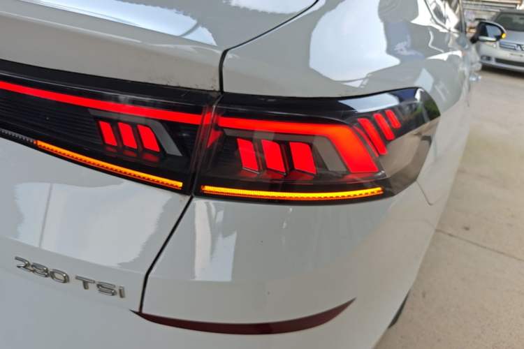 Used Volkswagen Lamando 2023 Lavida L 280TSI DSG Cool & Spicy Edition Right Rear Taillight