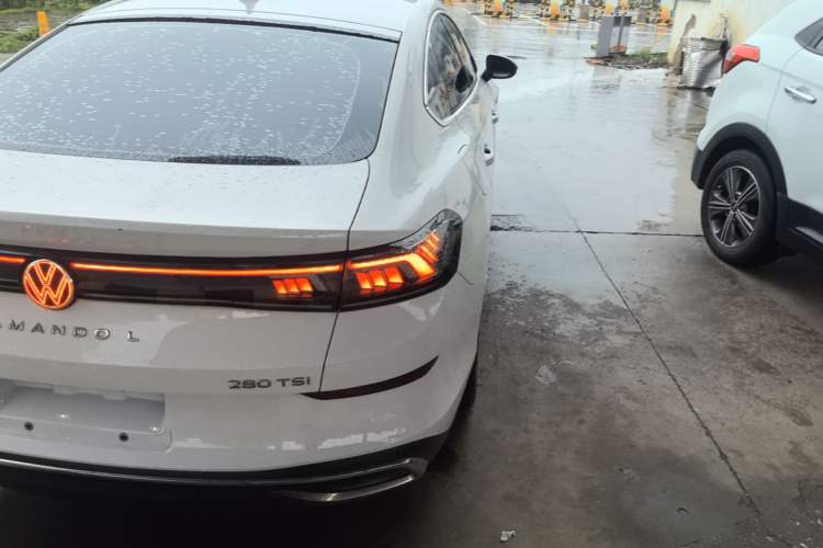 Used Volkswagen Lamando 2023 Lavida L 280TSI DSG Cool & Spicy Edition Right Rear Taillight