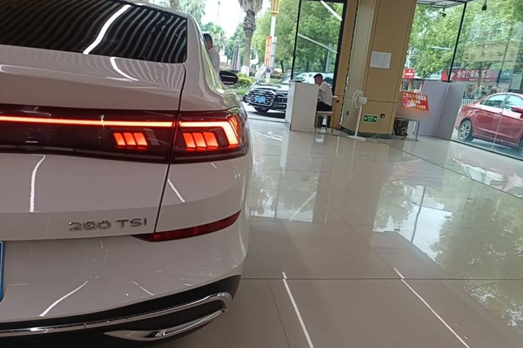 Used Volkswagen Lamando 2023 Lavida L 280TSI DSG Cool & Spicy Edition Right Rear Taillight