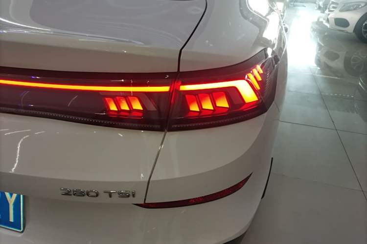 Used Volkswagen Lamando 2023 Lavida L 280TSI DSG Spicy Edition Right Rear Taillight