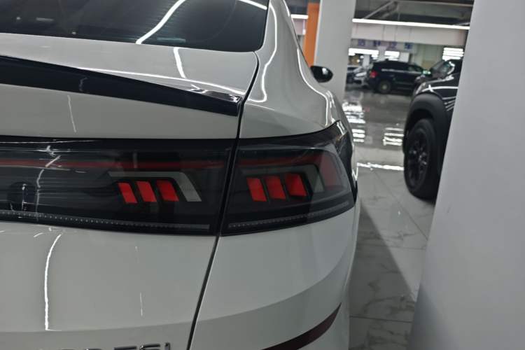 Used Volkswagen Lamando 2023 Lavida L 280TSI DSG Cool & Spicy Edition Right Rear Taillight