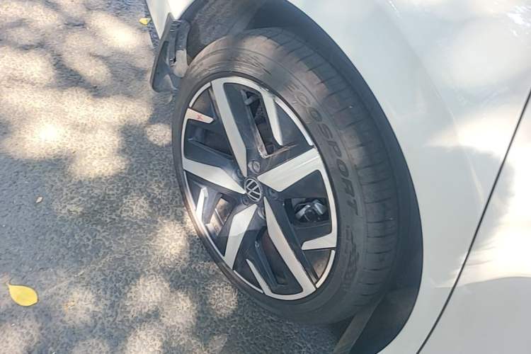 Used Volkswagen Lamando 2023 Lavida L 280TSI DSG Cool & Spicy Edition Right Rear Wheel Hub