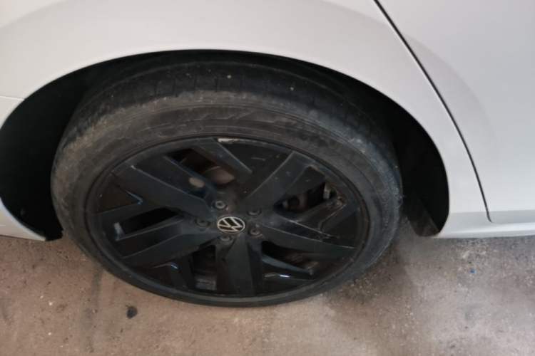Used Volkswagen Lamando 2023 Lavida L 280TSI DSG Cool & Spicy Edition Right Rear Wheel Hub