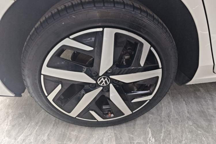 Used Volkswagen Lamando 2023 Lavida L 280TSI DSG Cool & Spicy Edition Right Rear Wheel Hub