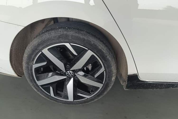 Used Volkswagen Lamando 2023 Lavida L 280TSI DSG Cool & Spicy Edition Right Rear Wheel Hub