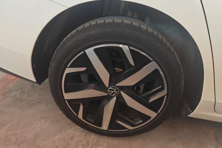 Used Volkswagen Lamando 2023 Lavida L 280TSI DSG Cool & Spicy Edition Right Rear Wheel Hub