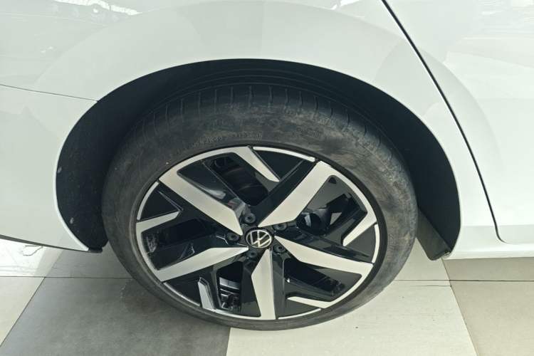 Used Volkswagen Lamando 2023 Lavida L 280TSI DSG Cool & Spicy Edition Right Rear Wheel Hub