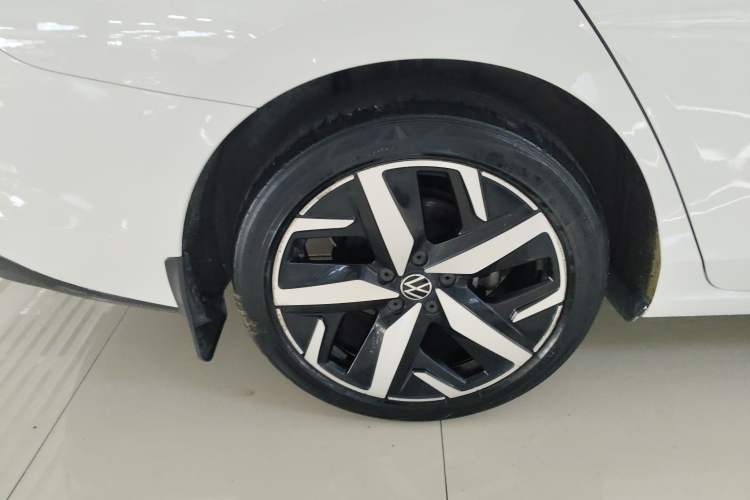 Used Volkswagen Lamando 2023 Lavida L 280TSI DSG Cool & Spicy Edition Right Rear Wheel Hub