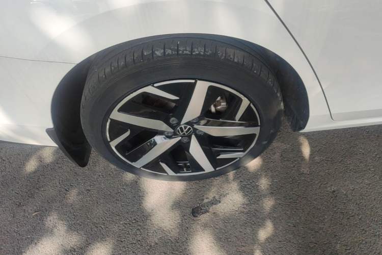 Used Volkswagen Lamando 2023 Lavida L 280TSI DSG Cool & Spicy Edition Right Rear Wheel Hub