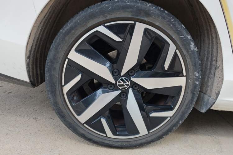 Used Volkswagen Lamando 2023 Lavida L 280TSI DSG Cool & Spicy Edition Right Rear Wheel Hub