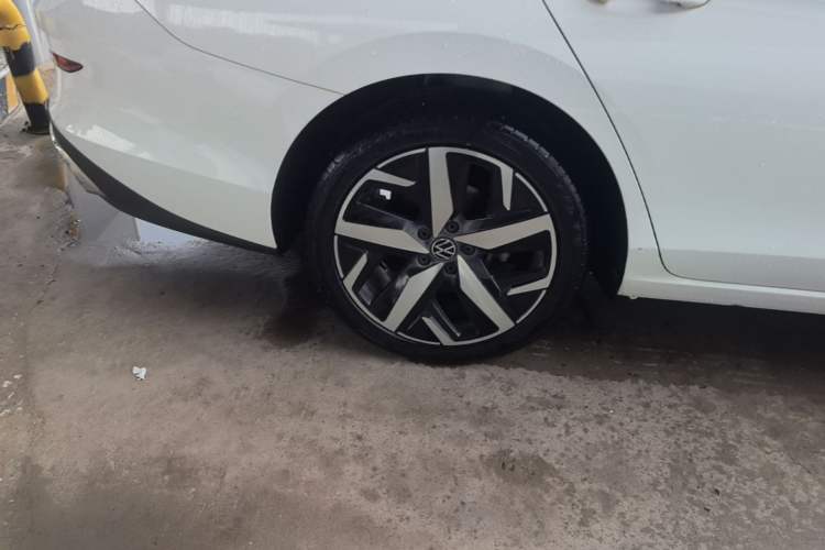 Used Volkswagen Lamando 2023 Lavida L 280TSI DSG Cool & Spicy Edition Right Rear Wheel Hub