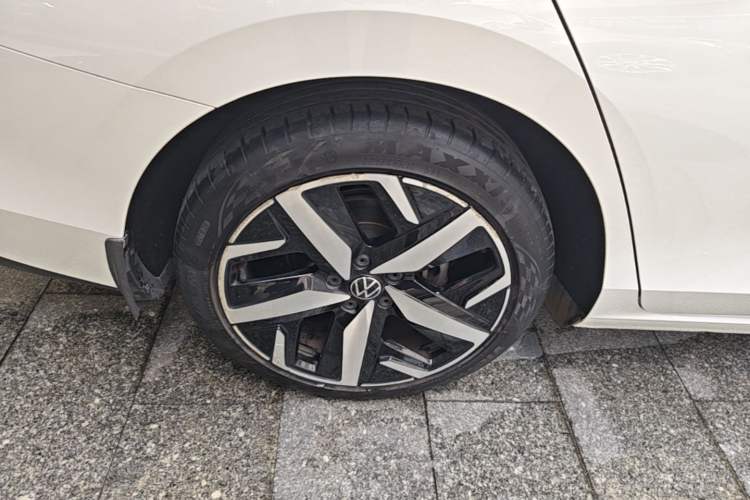 Used Volkswagen Lamando 2023 Lavida L 280TSI DSG Cool & Spicy Edition Right Rear Wheel Hub